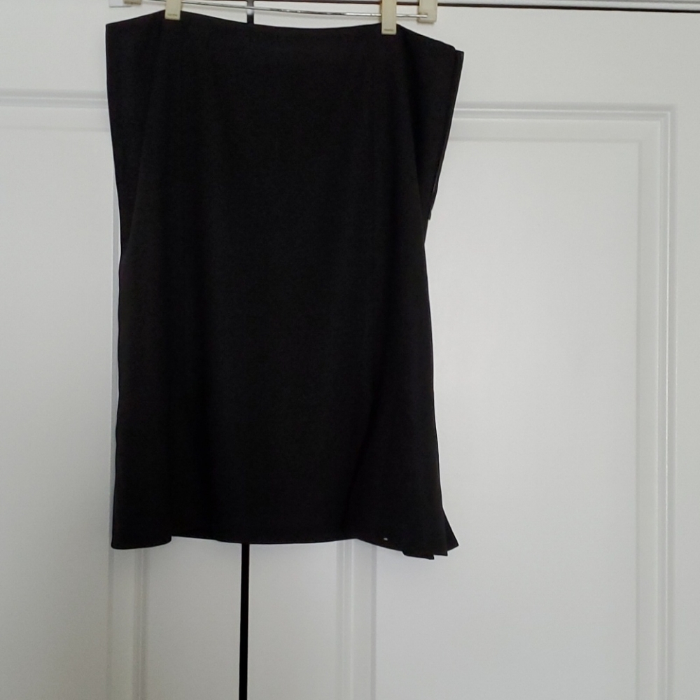 Dana Buchman black flare skirt